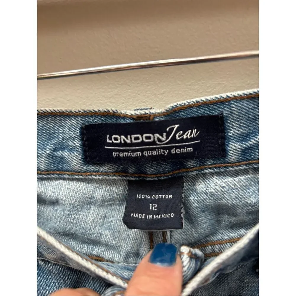 London fog 12 light wash distressed straight cut baggy Mom jeans no stretch ￼